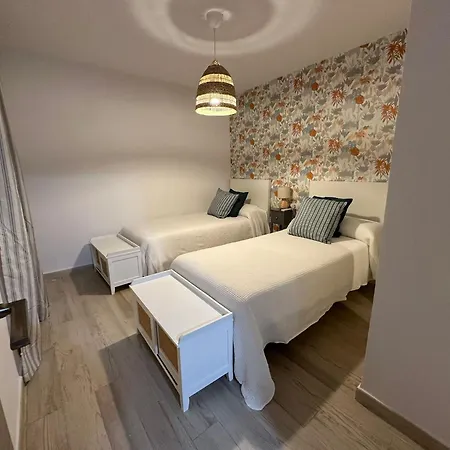 Beachside With Parking Apartment