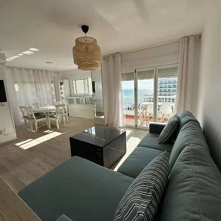 Beachside With Parking Apartment